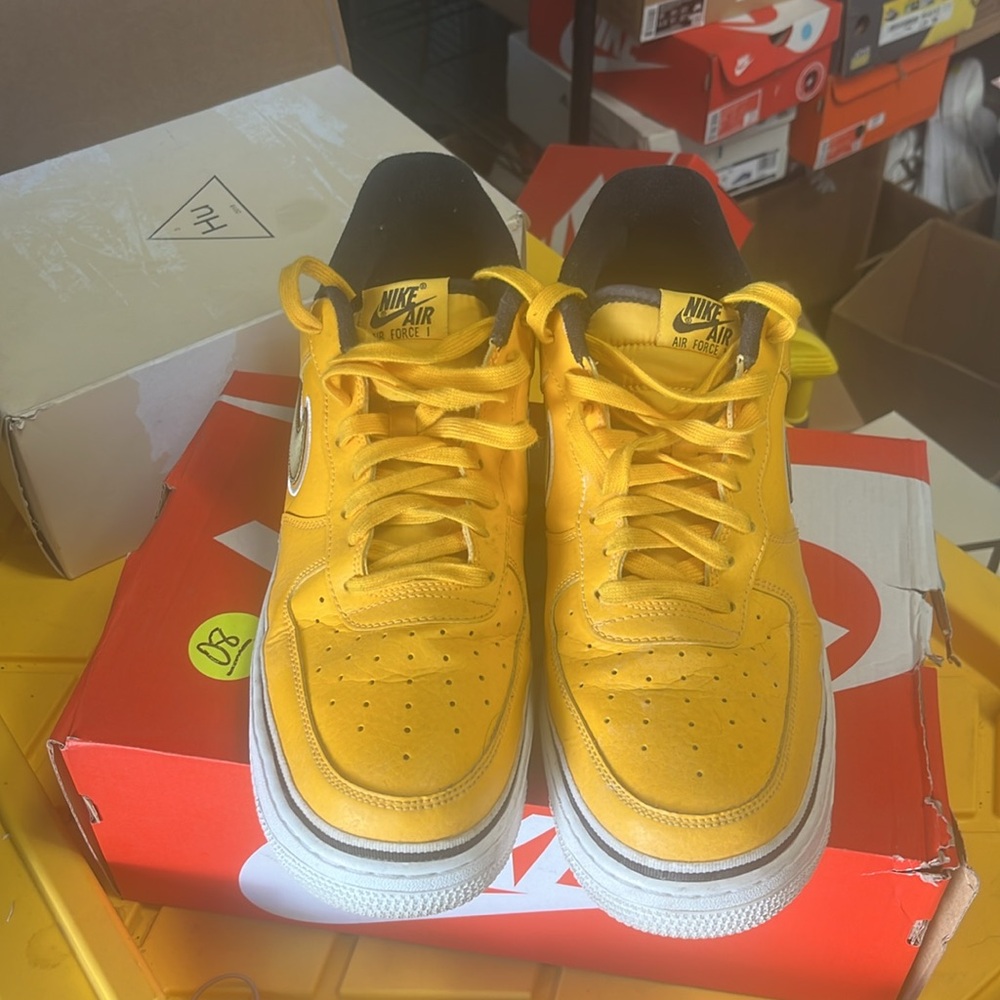 Nike Air Force Yellow Sneakers Bold Design - Picture 2 of 3